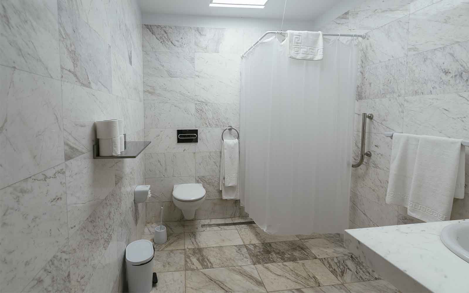 Apartamento con 3 habitaciones, 3 baños, cocina totalmente equipada