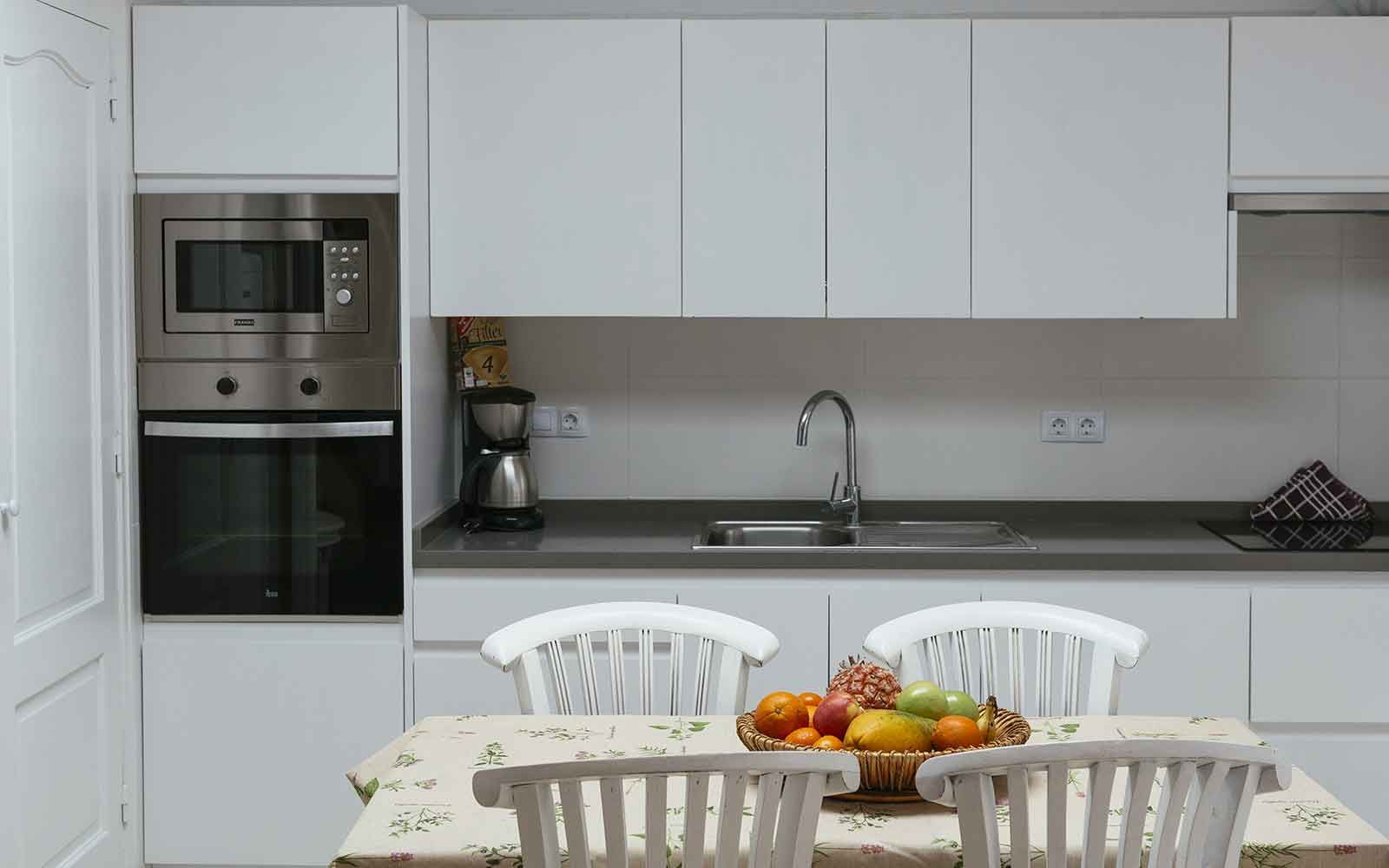 Apartamento con 3 habitaciones, 3 baños, cocina totalmente equipada